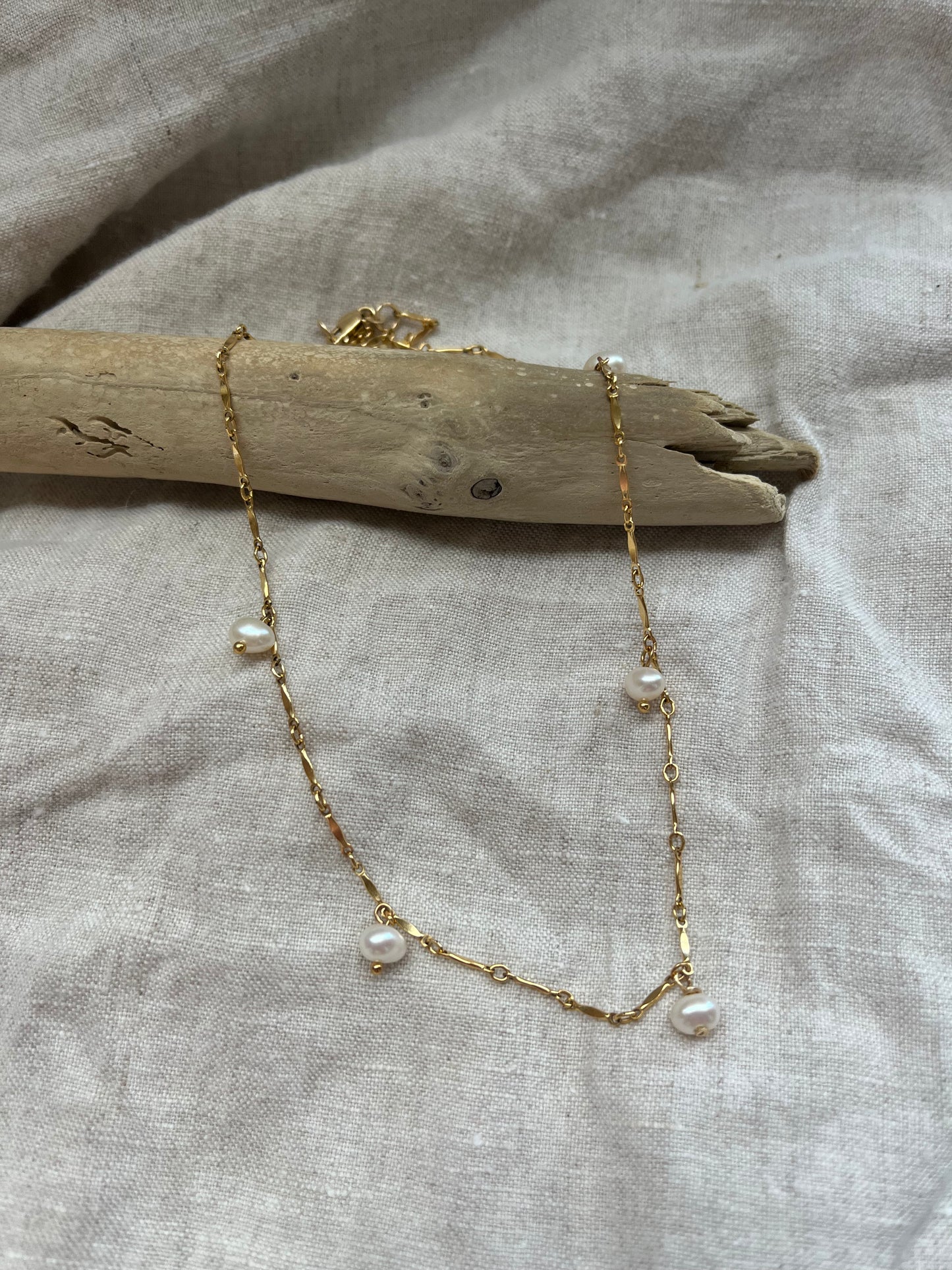 Marguerite necklace